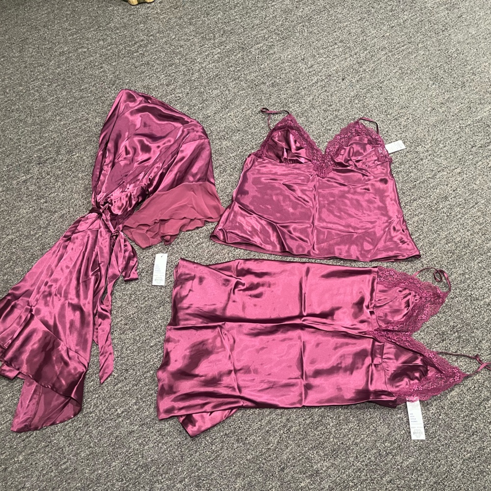 NEW: Apt 9 Intimate Set with Medium Lace Neck, Silk Slip Dress, tank, & robe